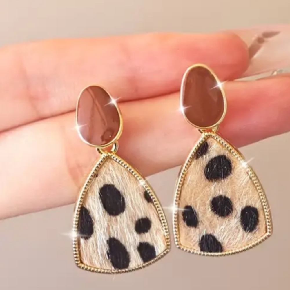 Leopard Animal Dotted Print faux‎ fur Mobwife Preppy Gold Tone Stud Earrings